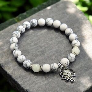 Imitation turquoise Beaded Bracelet Glows in the Dark - Hand Jewelry for Women.